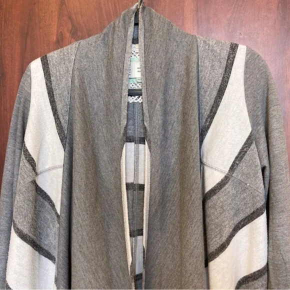 ANTHROPOLOGIE Saturday Sunday Elise Gray Striped Fringe Cardigan Sweater Small - Picture 3 of 6